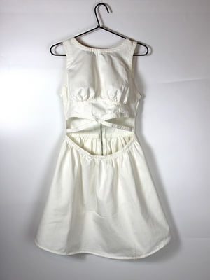 Сукня А-силуету біла з вирізами спереду | 6699712