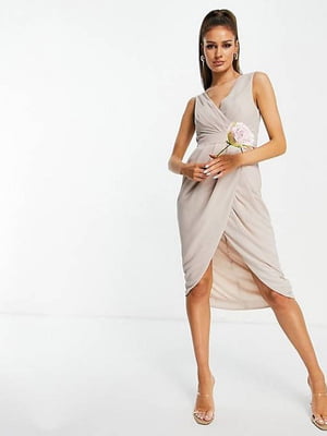 Елегантна приталена сукня "на запах" бежевого кольору | 6699844
