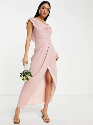 Вечернее розовое платье с мягкой горловиной и эффектным разрезом на ножке | 6699883