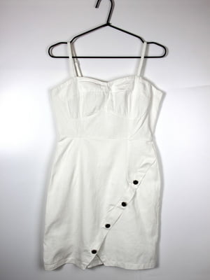 Облягаюча біла міні-сукня з декоративними гудзиками | 6699899