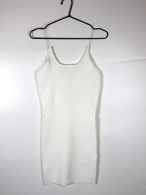 Облягаюча біла сукня в рубчик з прозорими бретелями | 6700070