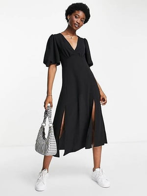 Чорна сукня-міді А-силуету з розрізами і широкими рукавами | 6700169