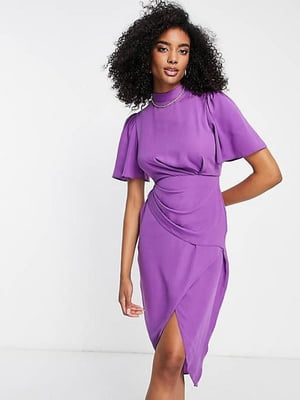 Приталена фіолетова сукня з асиметричною спідницею "на запах" | 6700340