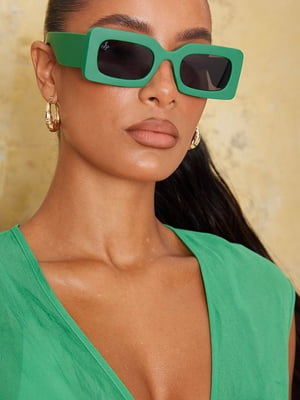 Сонцезахисні окуляри чорного кольору в зеленій оправі | 6700564