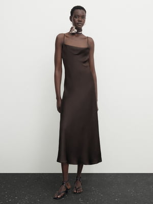 Атласна коричнева лляна сукня середньої довжини | 6705197