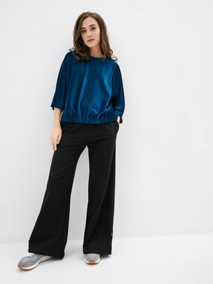 Комплект: велюровий синій джемпер і широкі чорні штани | 6705498