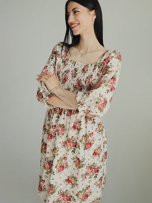 Вільна сукня А-силуету молочного кольору в квітковий принт | 6705585
