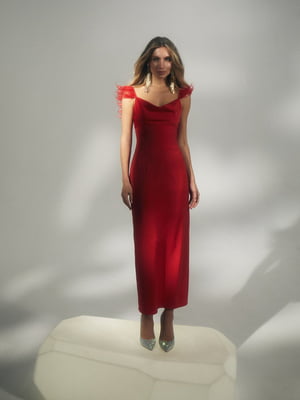 Червона сатинова сукня-комбінація з пір’ям | 6706655
