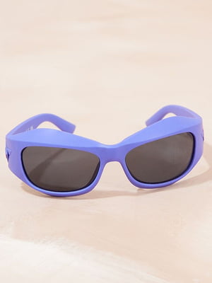 Сонцезахисні окуляри чорного кольору в широкій блакитній оправі | 6707497