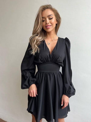 Чорна елегантна сукня з пишною спідницею та глибоким декольте | 6702033