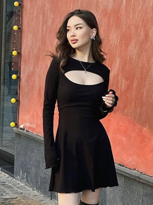 Чорна міні-сукня А-силуету з розкльошеною спідницею та ефектним декольте | 6710491