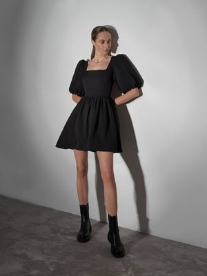 Чорна міні-сукня А-силуету з квадратним вирізом та розкльошеною спідницею | 6710519