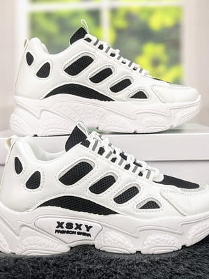 Кросівки на об'ємній підошві білі з чорними вставками | 6709666
