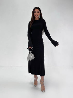 Чорна сукня-футляр з розкльошеним рукавом | 6721721