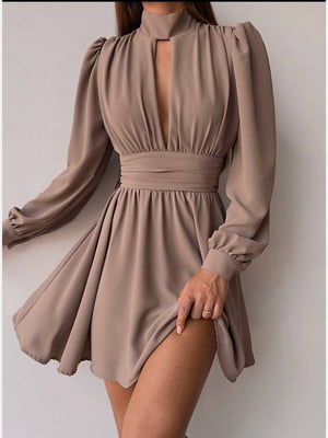 Ефектна міні-сукня кавового кольору з комірцем-стійкою | 6721724