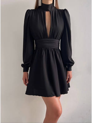 Чорна ефектна міні-сукня з комірцем-стійкою | 6721726