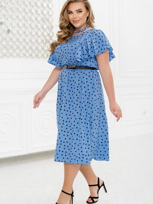 Блакитна сукня-міді в горошок з рюшами та поясом | 6721830