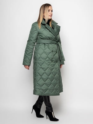 Стеганное зеленое пальто с поясом и отложным воротником | 6703455
