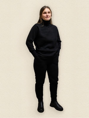 Стильний жіночий костюм: чорний джемпер та джогери | 6721917