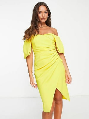 Вечірня сукня жовтого кольору з асиметричним низом та відкритими плечима | 6509308