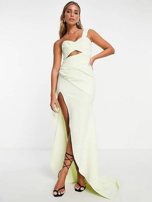 Вечірня сукня ніжно-салатового кольору на одне плече з високим розрізом на нозі  | 6724497
