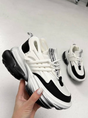 Кроссовки черно-белого цвета на шнуровке | 6725722