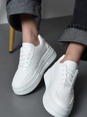 Кроссовки белые на шнуровке | 6725730