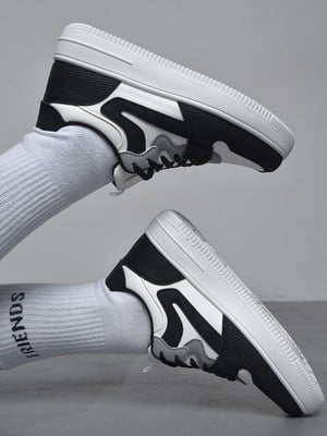 Кросівки чорно-білого кольору на шнурівці | 6725759