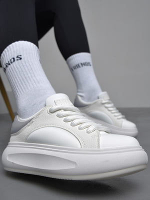 Кросівки біло-сірого кольору на шнурівці | 6725770