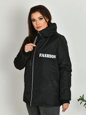 Коротка курточка чорного кольору  з написом на блискавці | 6730658