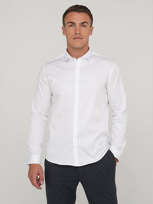 Белая рубашка с воротником-стойкой на скрытых пуговицах | 6726830