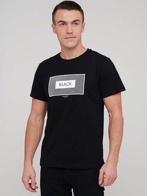Базовая черная футболка с принтом | 6727128