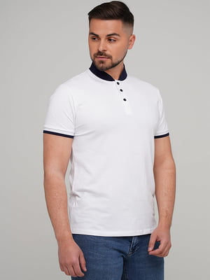 Бавовняна біла футболка-поло з контрастним коміром та манжетами | 6727353