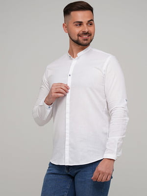 Белая рубашка с воротником-стойкой и скрытыми пуговицами | 6727380