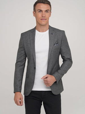 Классический серый пиджак в клетку с платком-паше | 6727497
