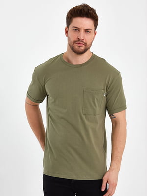 Базовая футболка цвета хаки с накладным карманом | 6728852
