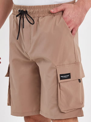Бежевые шорты с накладными карманами | 6728972