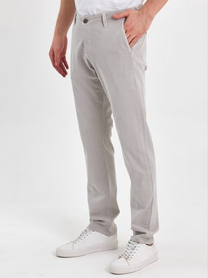 Светло-серые повседневные брюки с карманами | 6729017