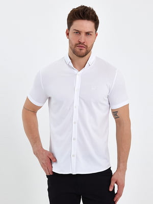 Белая классическая рубашка с коротким рукавом | 6729173