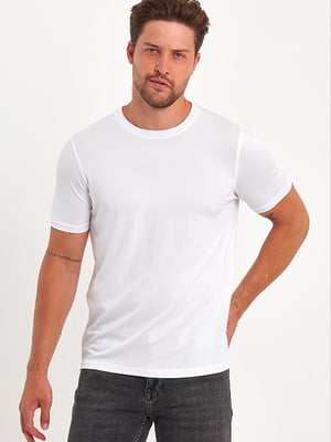Базова футболка білого кольору | 6729359