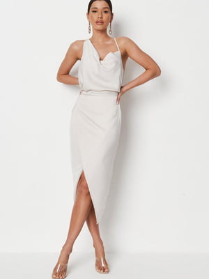Світло-бежева довга сукня в білизняному стилі з асиметричним топом | 6735601