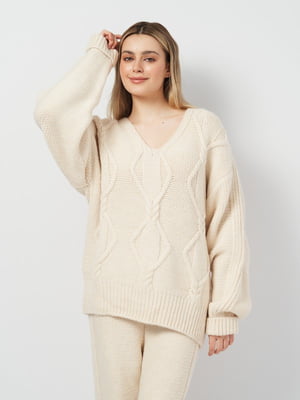 Пуловер ссветло-бежевый косой вязки с V-образным вырезом | 6632516