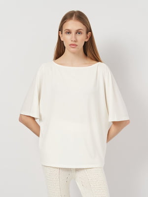Блуза молочного кольору просторого крою з широким вирізом горловини | 6684748