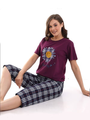 Трикотажна піжама: футболка і капрі | 6737751