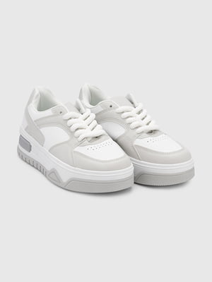 Біло-сірі кросівки на шнурівці | 6741688