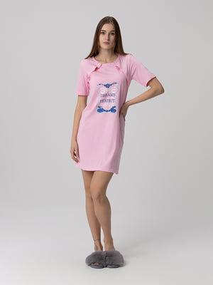 Нічна сорочка рожевого кольору з написом | 6745028