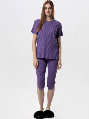 Піжама фіолетова в рубчик: футболка та бриджі | 6744677