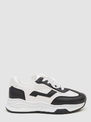 Бело-черные кроссовки на шнуровке | 6759351