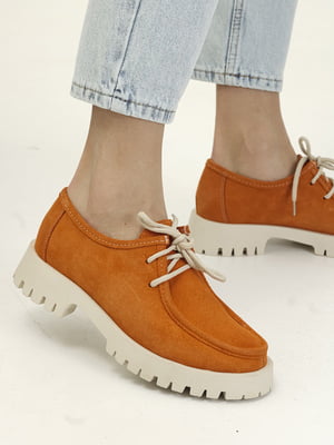 Замшевые оранжевые туфли на шнуровке | 6759724