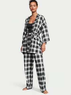 Пижама черная в клеточку: халат, майка и брюки | 6759760